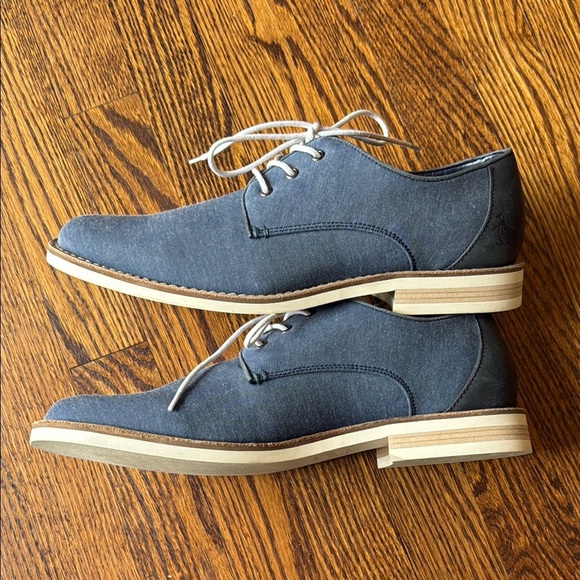 Original Penguin Men’s 9 Blue and Cream Oxfords - Picture 3 of 7